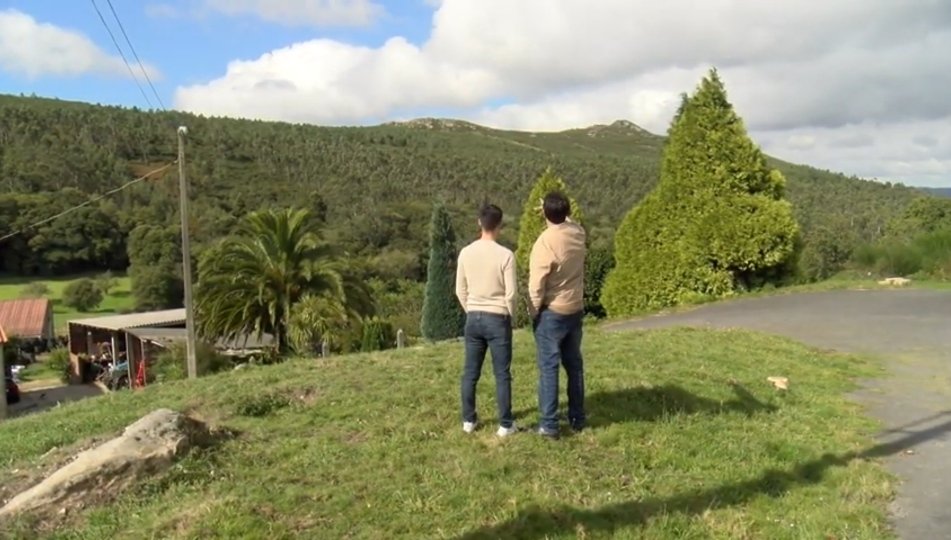 Anxo Moledo e Ricardo Suárez visitaron os núcleos afectados polo Parque eólico Huracán.